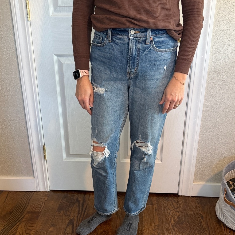Old Navy High-rise Distressed straight leg Blue Jeans size 6